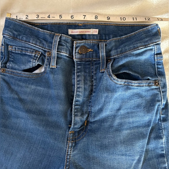 Levi's High Rise Skinny Jeans - Picture 9 of 12